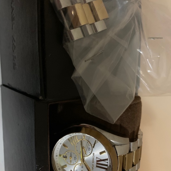 Michael Kors Watch - Picture 6 of 10